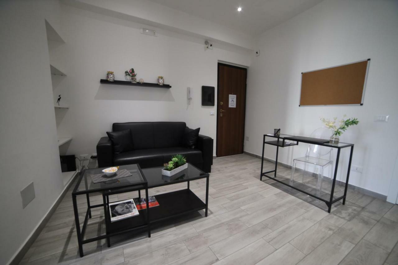 Cavour37 Rooms Palermo Bagian luar foto